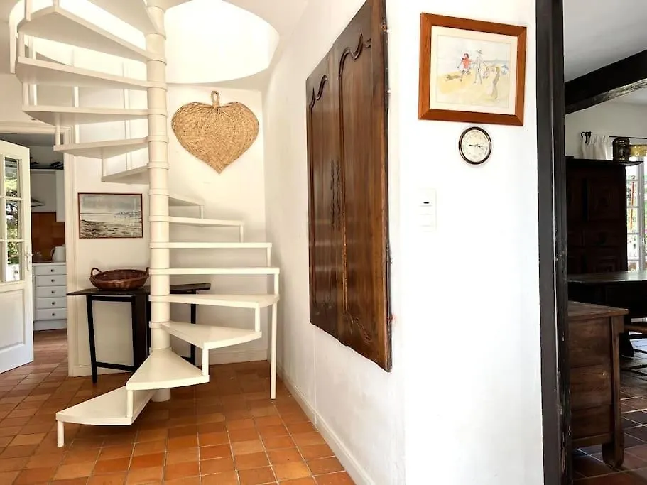 Fantastic 6 Bedroom House With Stunning Sea View Arzon