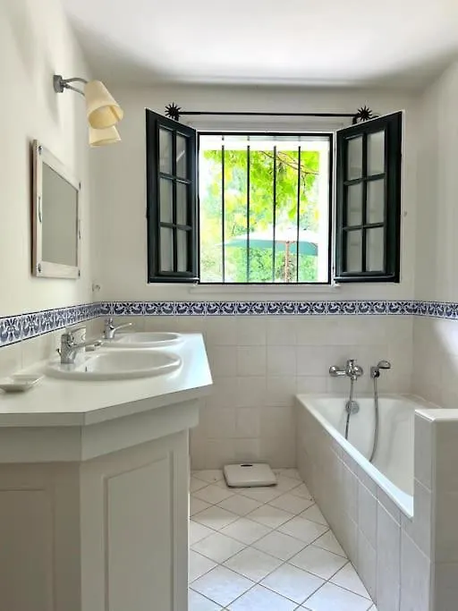 Fantastic 6 Bedroom House With Stunning Sea View Arzon France