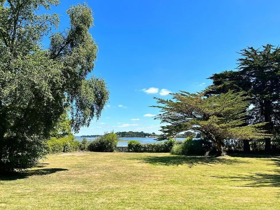 Fantastic 6 Bedroom House With Stunning Sea View Arzon France